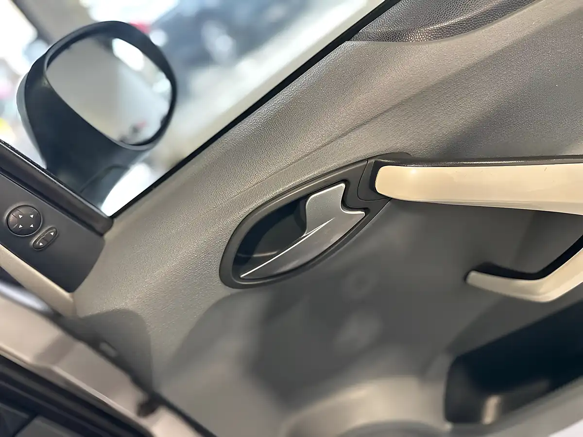 Used 2015 Ford Ka Zetec Silver - Interior and Exterior details 16