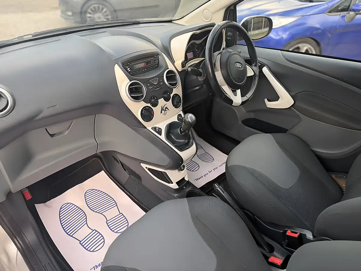 Used 2015 Ford Ka Zetec Silver - Interior and Exterior details 10