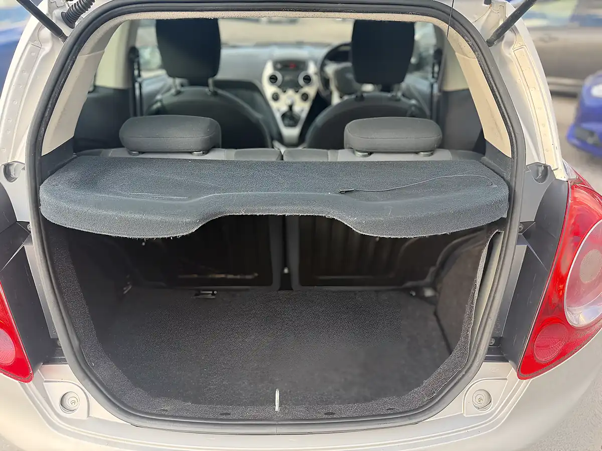 Used 2015 Ford Ka Zetec Silver - Interior and Exterior details 12
