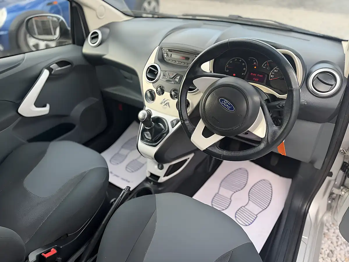Used 2015 Ford Ka Zetec Silver - Interior and Exterior details 9