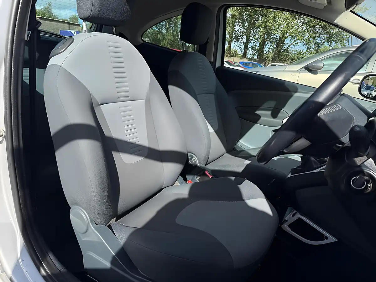 Used 2015 Ford Ka Zetec Silver - Interior and Exterior details 10