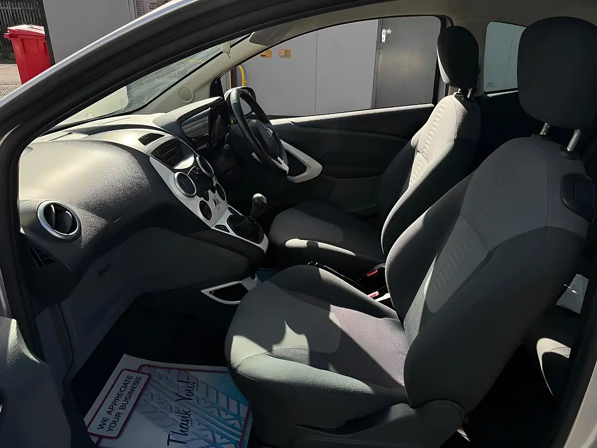 Used 2015 Ford Ka Zetec Silver - Interior and Exterior details 11