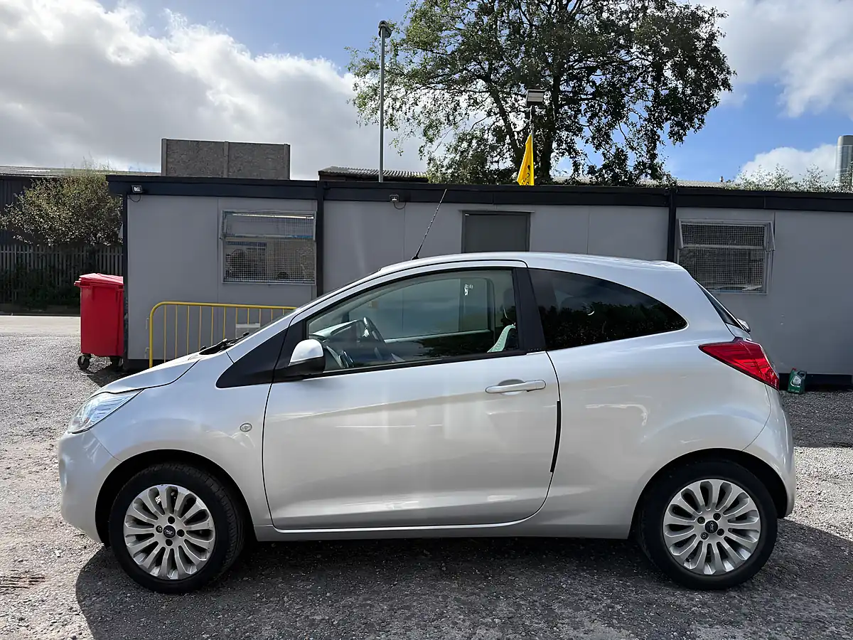Used 2015 Ford Ka Zetec Silver - Interior and Exterior details 4
