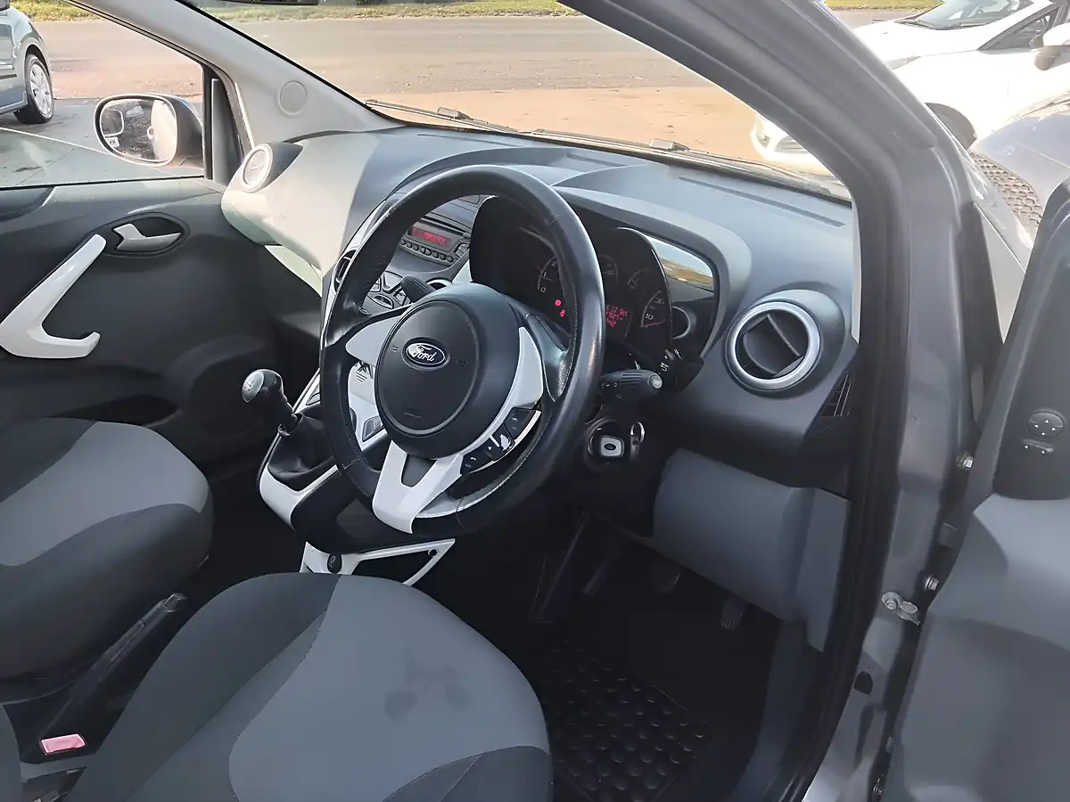 Used 2015 Ford Ka Zetec Silver - Interior and Exterior details 12