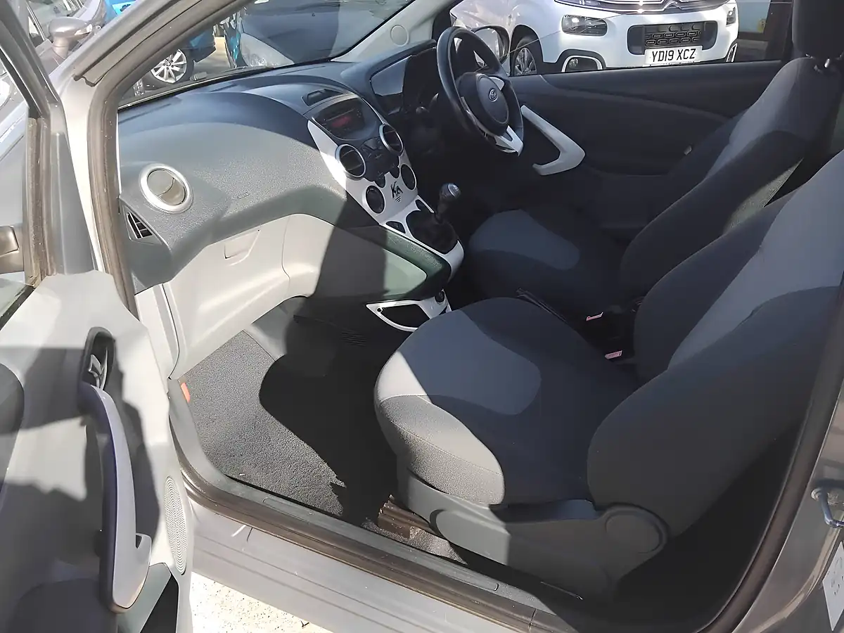 Used 2015 Ford Ka Zetec Silver - Interior and Exterior details 14