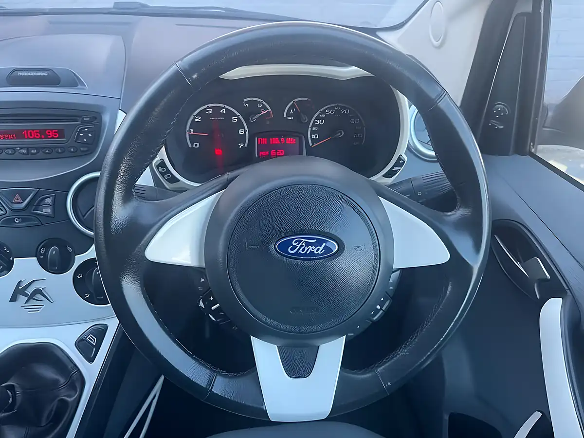 Used 2015 Ford Ka Zetec Silver - Interior and Exterior details 10