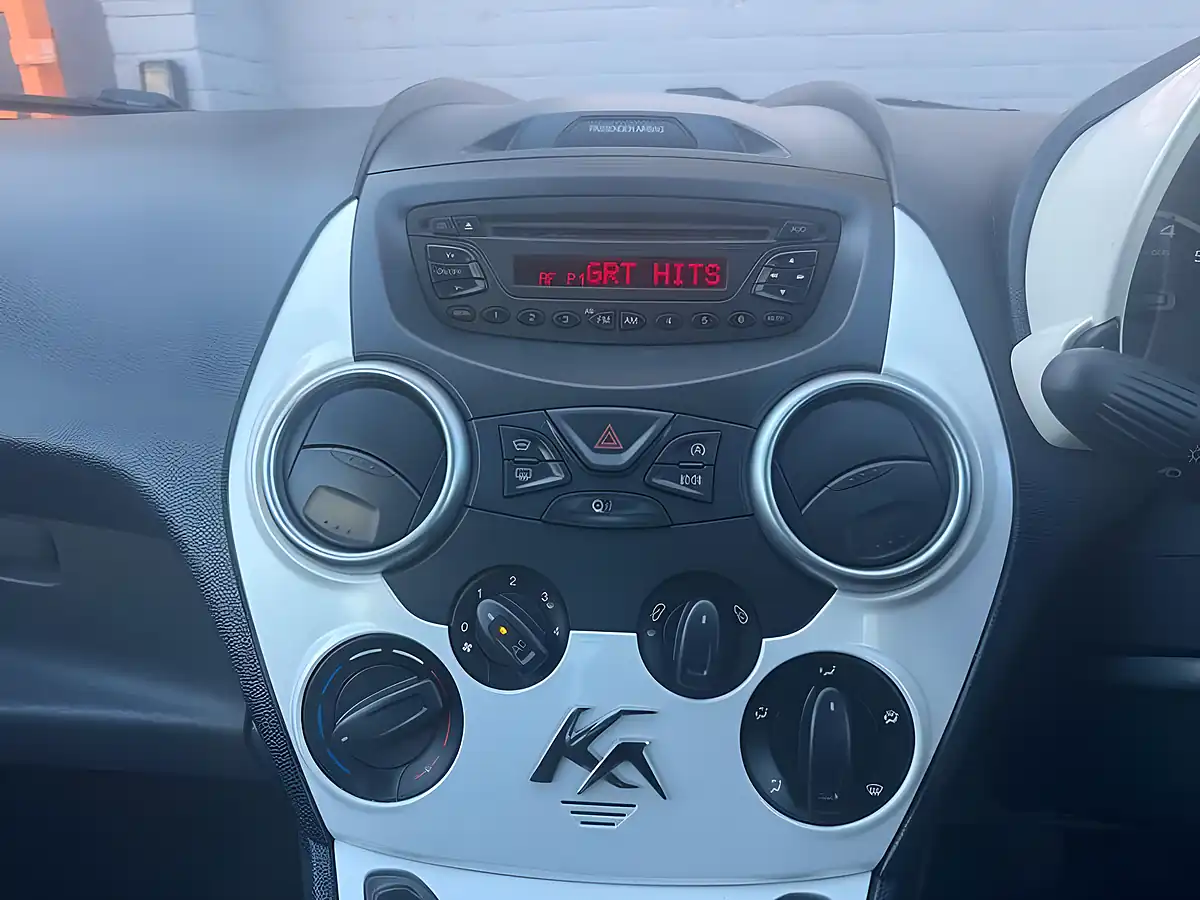 Used 2015 Ford Ka Zetec Silver - Interior and Exterior details 13