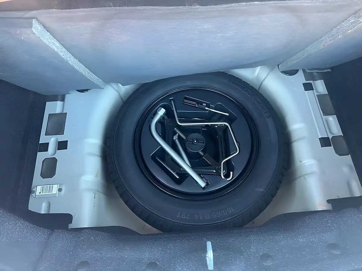 Used 2015 Ford Ka Zetec Silver - Interior and Exterior details 18