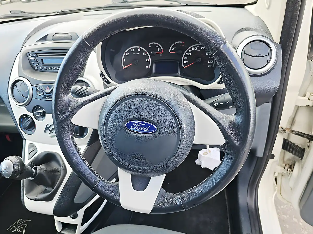 Used 2015 Ford Ka Zetec White - Interior and Exterior details 10