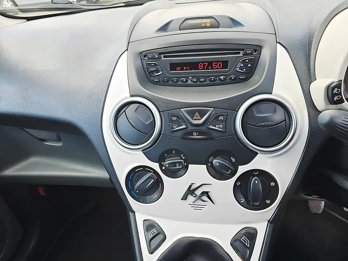 Used 2015 Ford Ka Zetec White - Interior and Exterior details 8