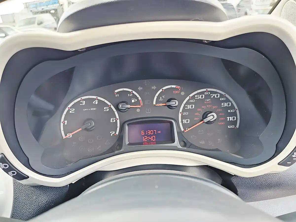 Used 2015 Ford Ka Zetec White - Interior and Exterior details 9