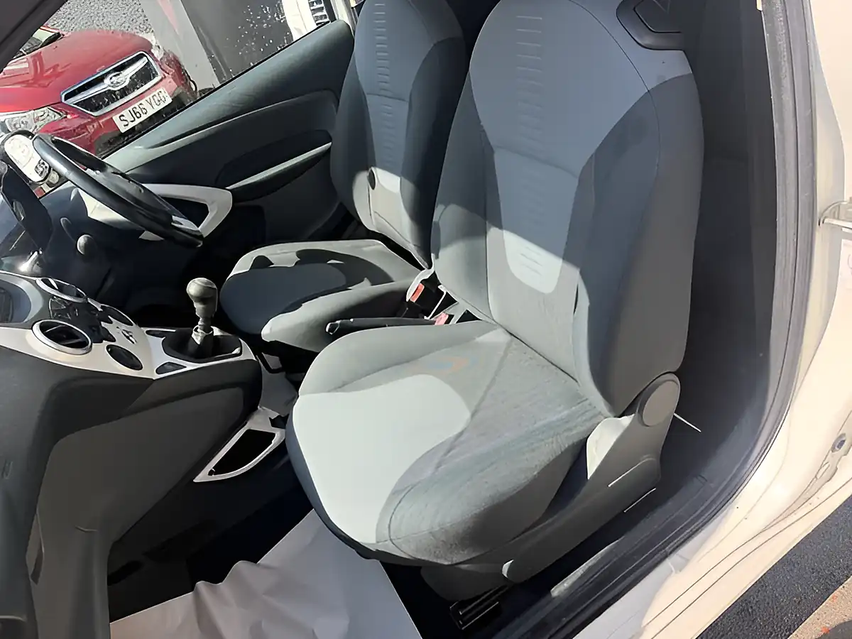 Used 2015 Ford Ka Zetec White - Interior and Exterior details 12