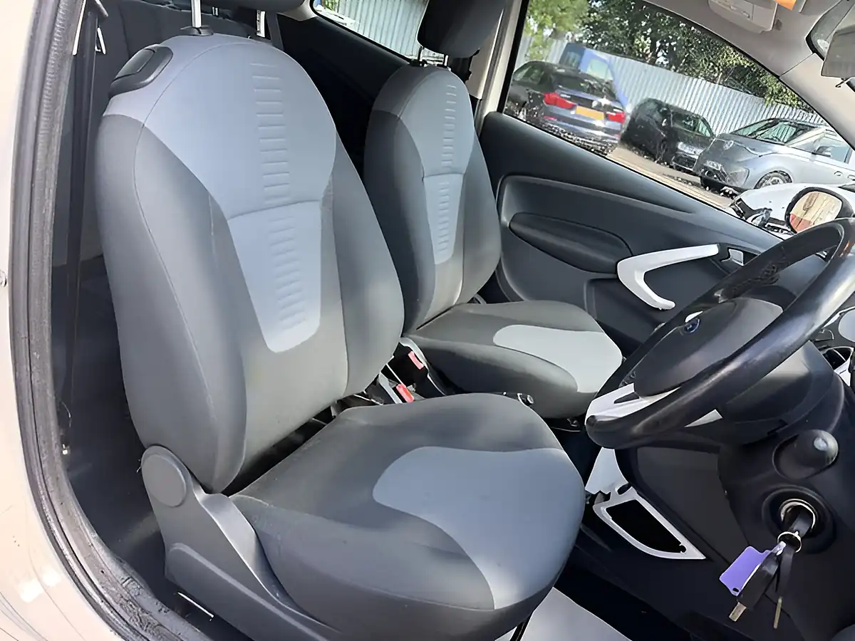 Used 2015 Ford Ka Zetec White - Interior and Exterior details 14