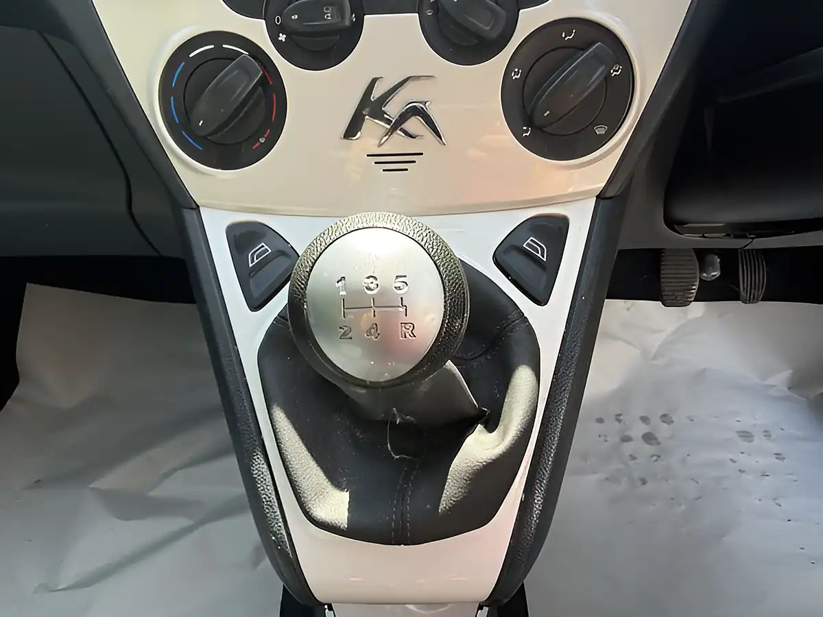 Used 2015 Ford Ka Zetec White - Interior and Exterior details 16