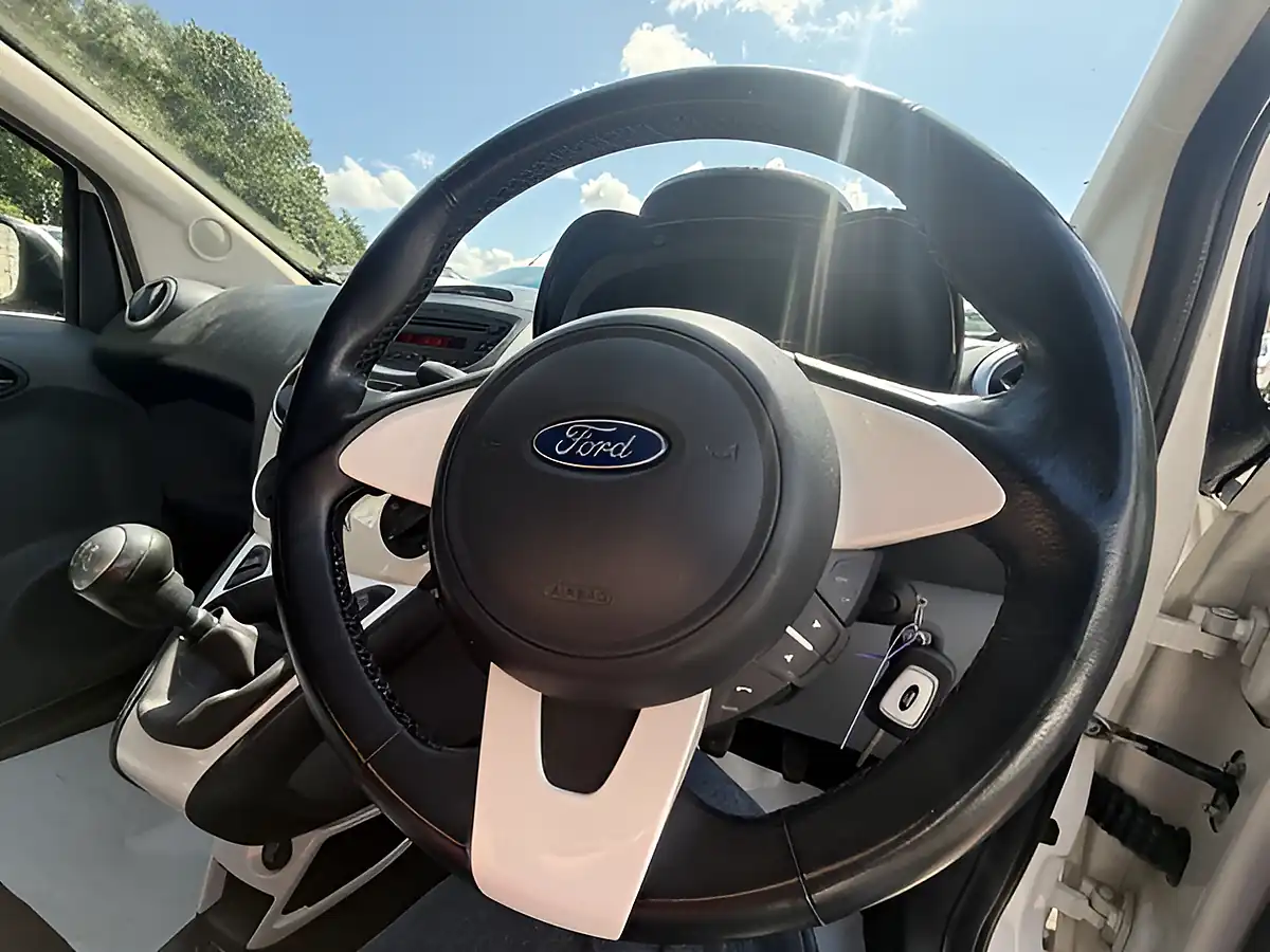 Used 2015 Ford Ka Zetec White - Interior and Exterior details 19