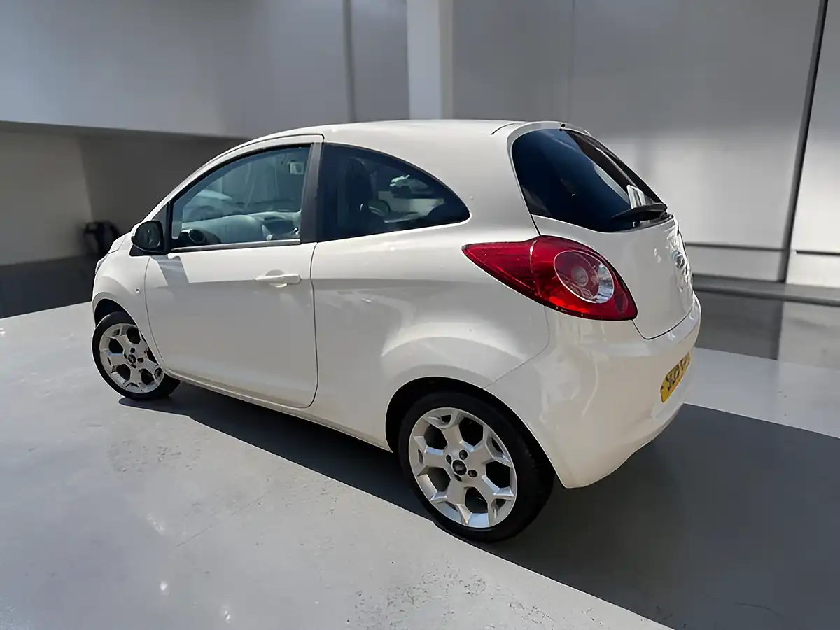 Used 2015 Ford Ka Zetec White - Interior and Exterior details 5