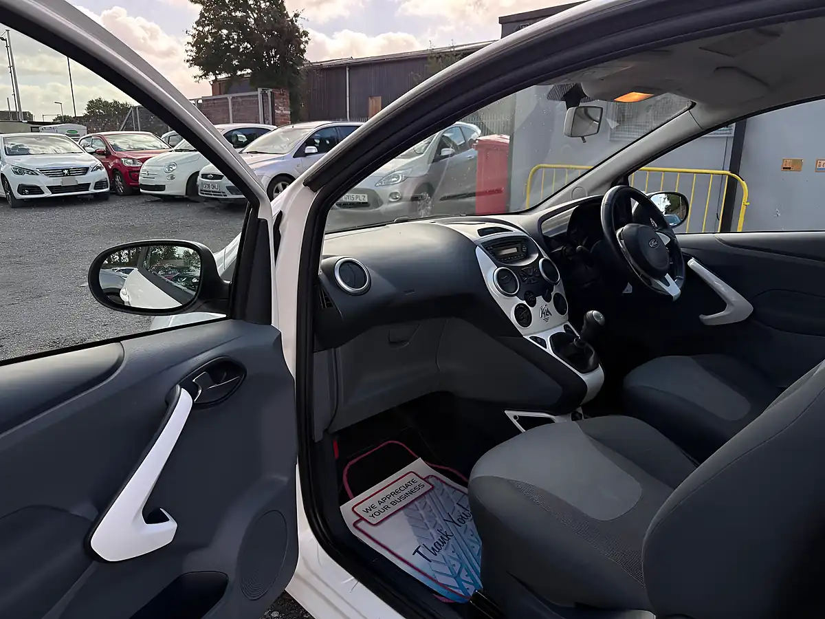 Used 2015 Ford Ka Zetec White - Interior and Exterior details 11