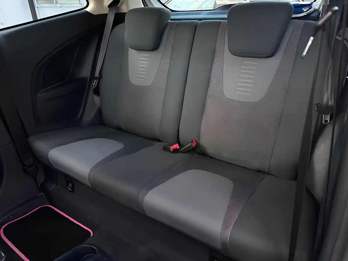 Used 2015 Ford Ka Zetec White - Interior and Exterior details 12