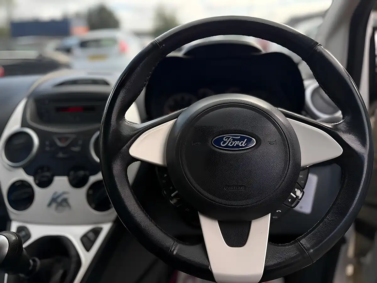 Used 2015 Ford Ka Zetec White - Interior and Exterior details 14