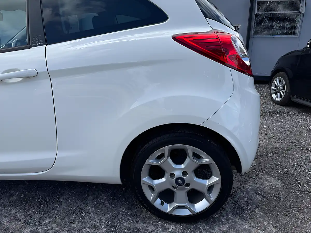 Used 2015 Ford Ka Zetec White - Interior and Exterior details 20