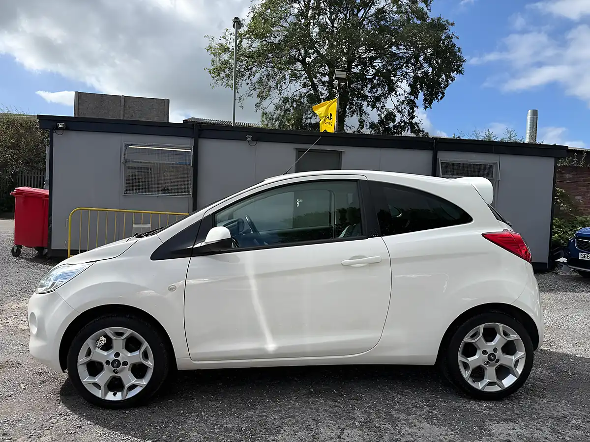 Used 2015 Ford Ka Zetec White - Interior and Exterior details 4