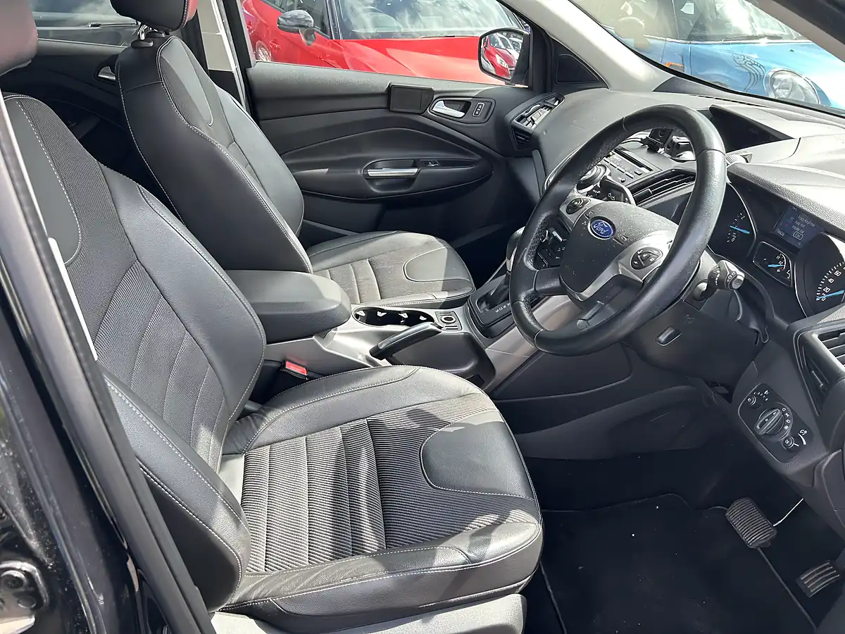 Used 2015 Ford Kuga Black - Interior and Exterior details 10