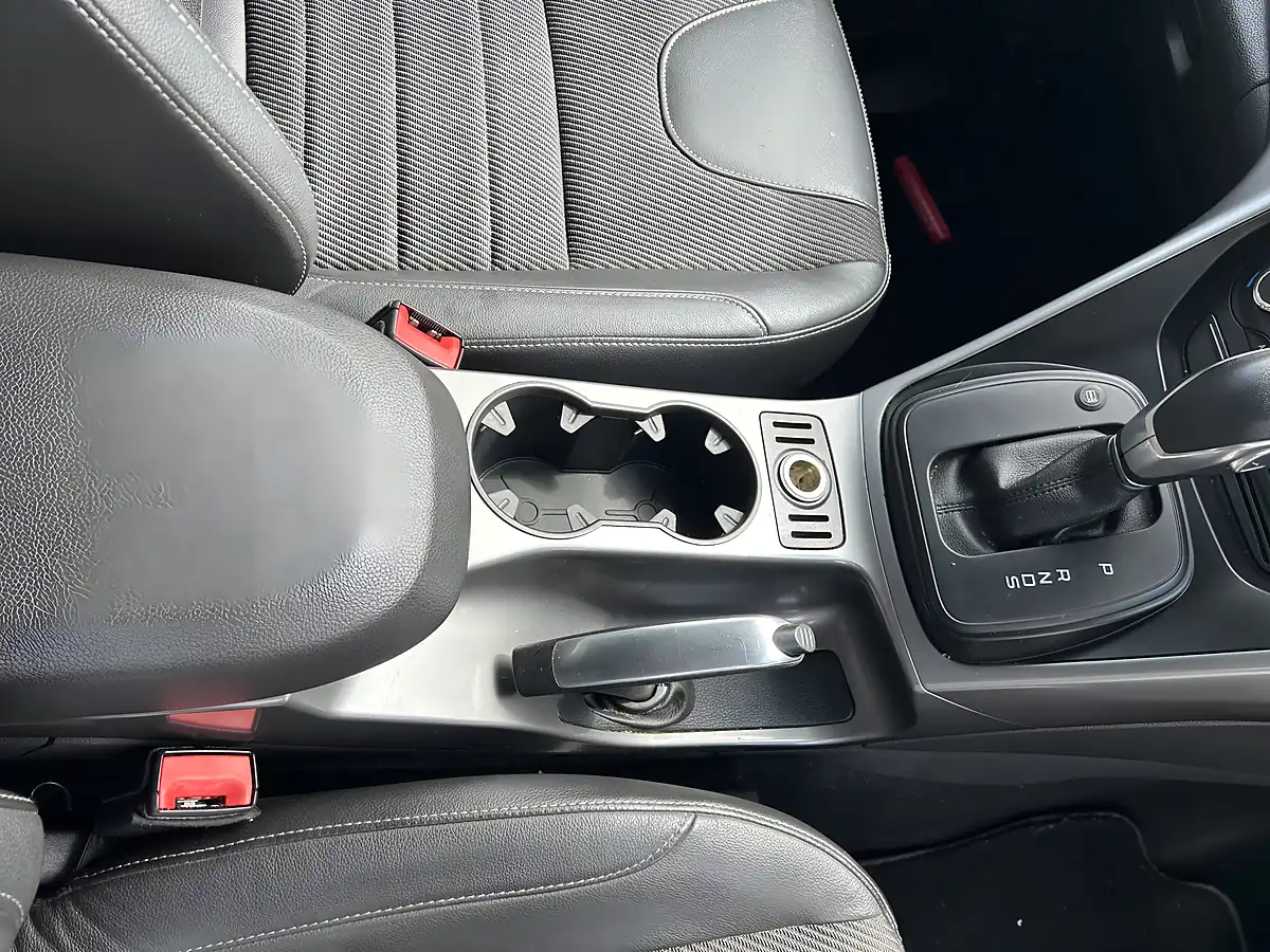 Used 2015 Ford Kuga Black - Interior and Exterior details 11