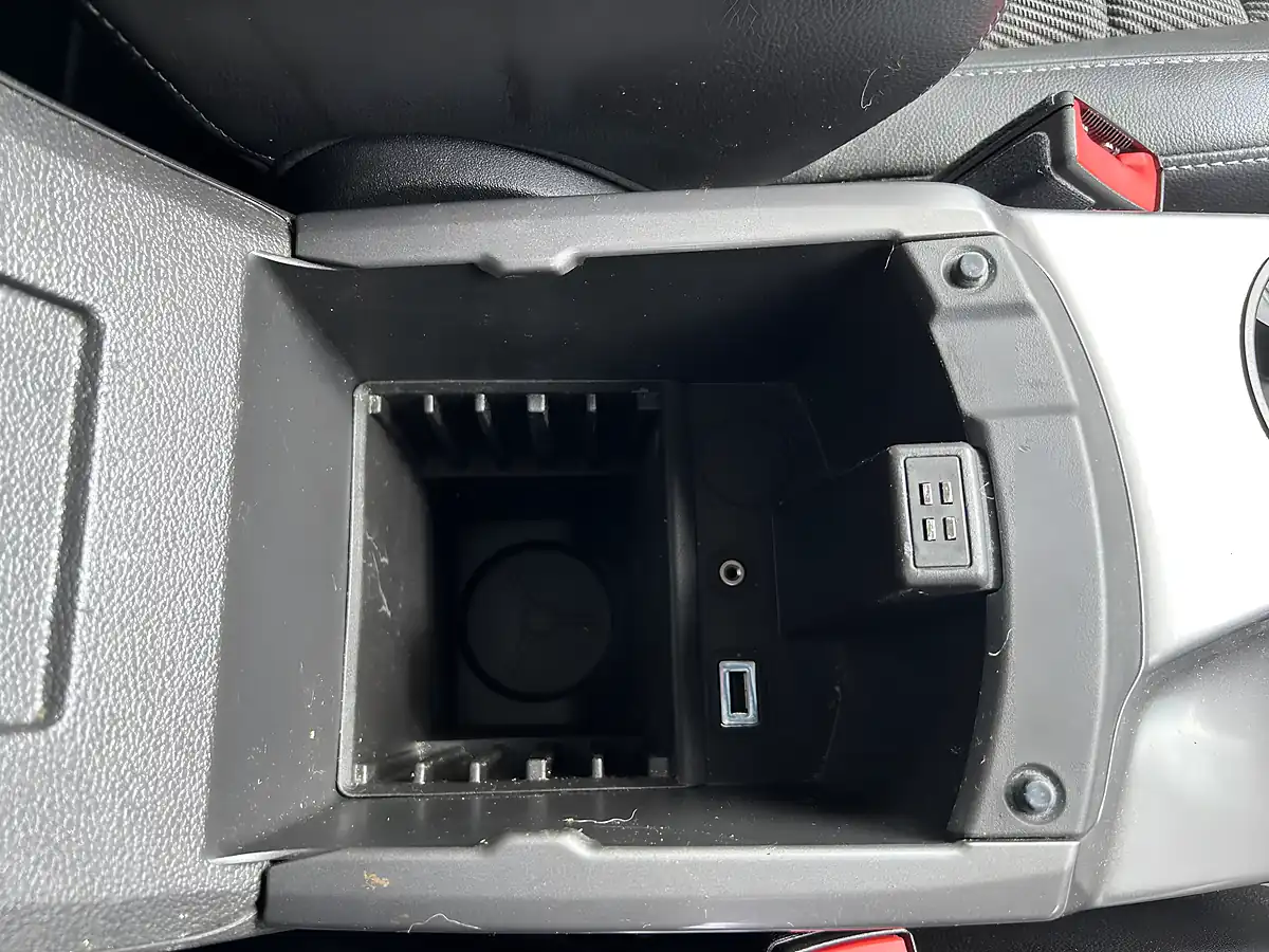 Used 2015 Ford Kuga Black - Interior and Exterior details 12
