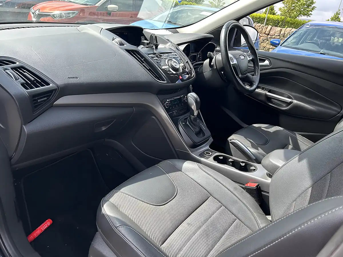 Used 2015 Ford Kuga Black - Interior and Exterior details 18