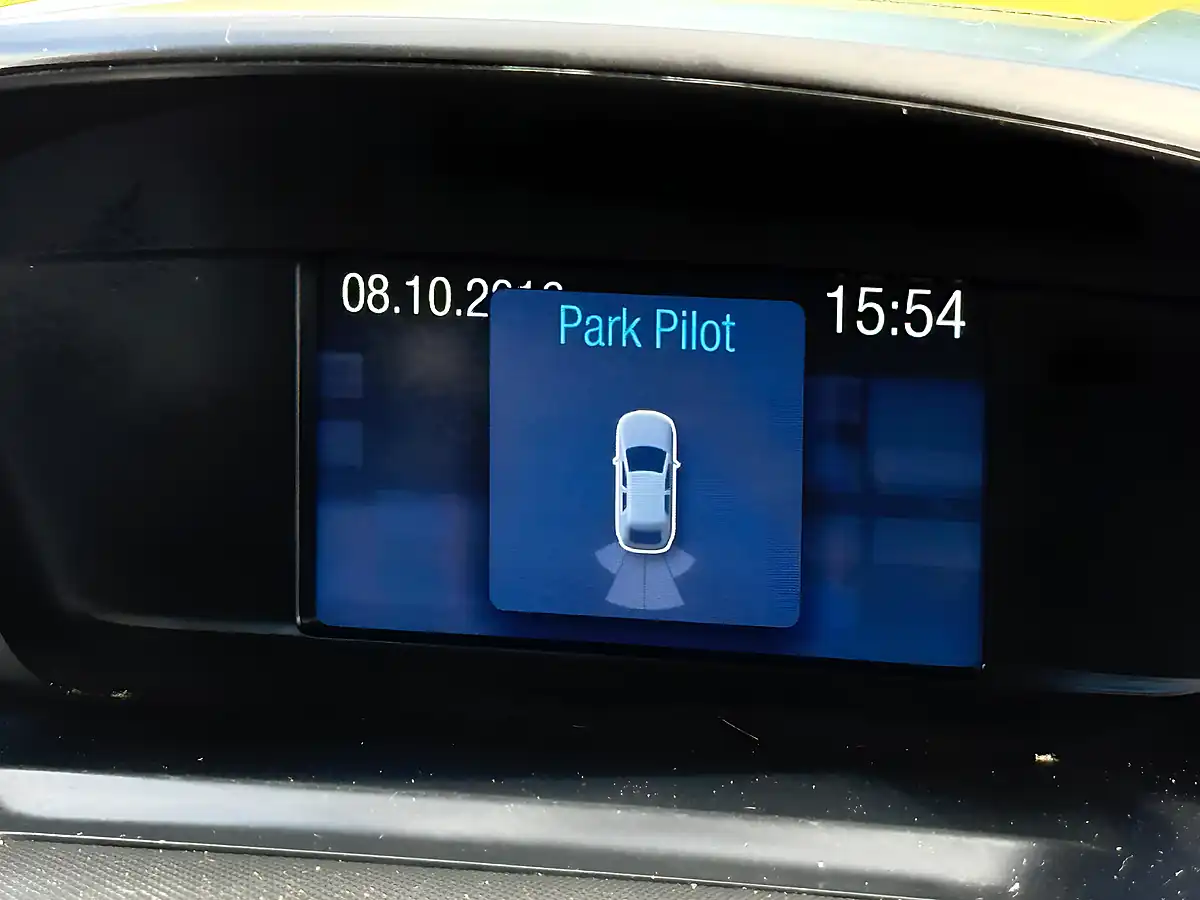 Used 2015 Ford Kuga Titanium 2WD Grey - Interior and Exterior details 14