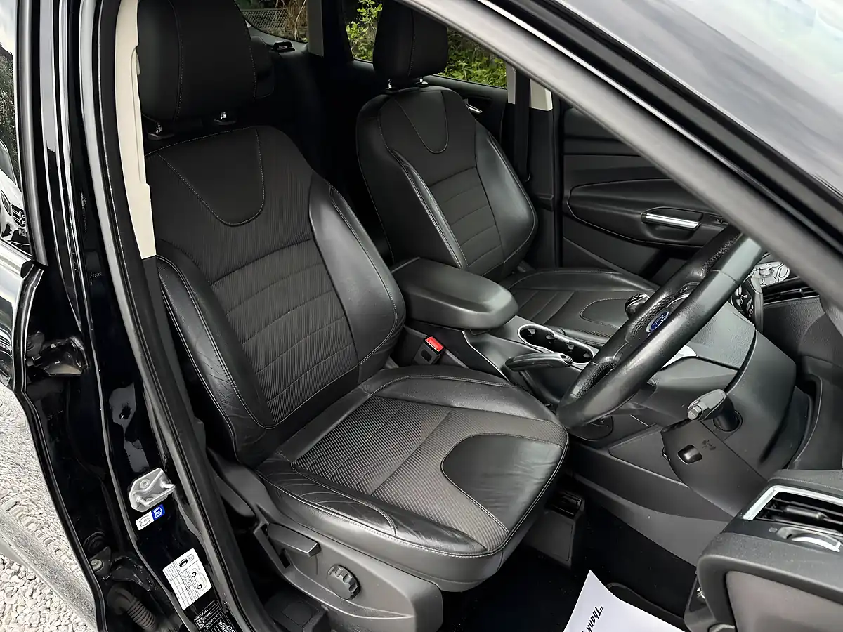 Used 2015 Ford Kuga Titanium Black - Interior and Exterior details 11