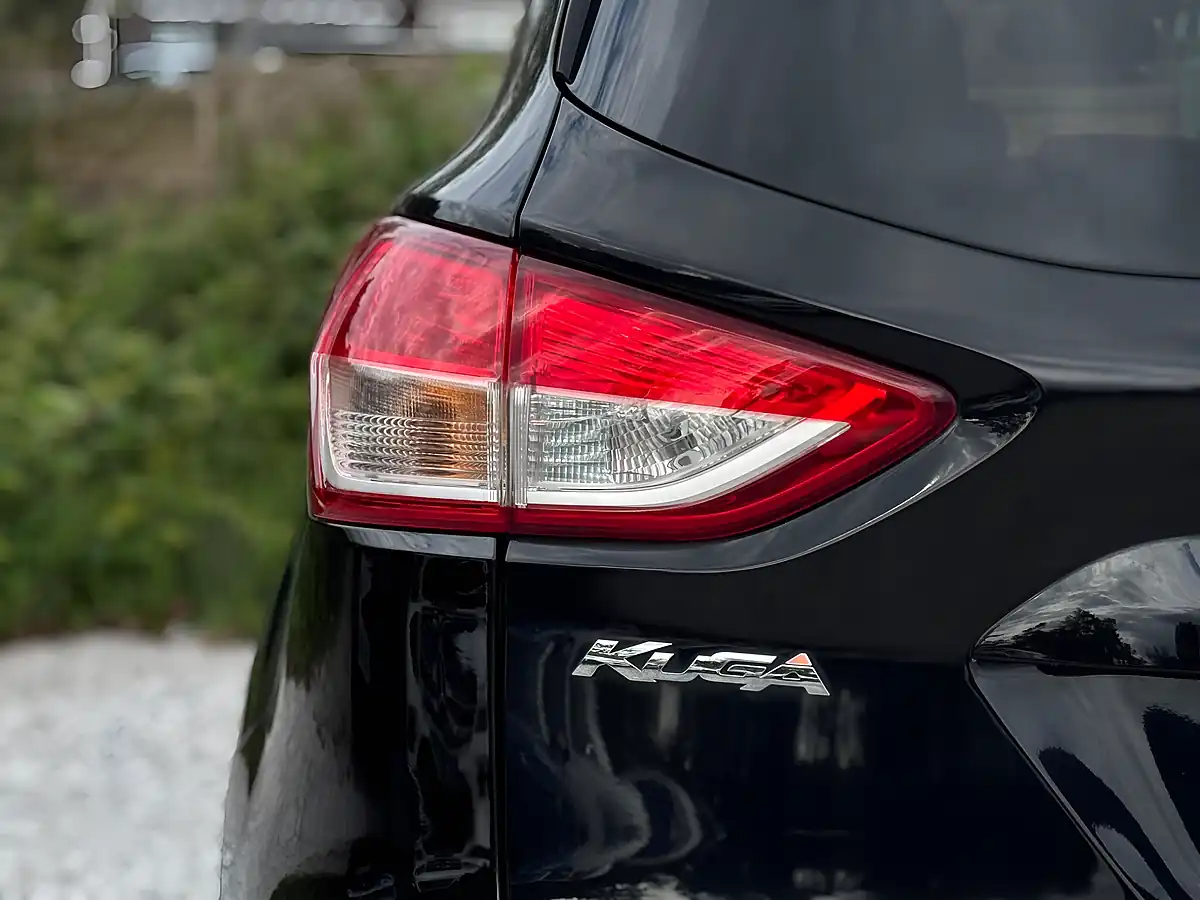 Used 2015 Ford Kuga Titanium Black - Interior and Exterior details 18