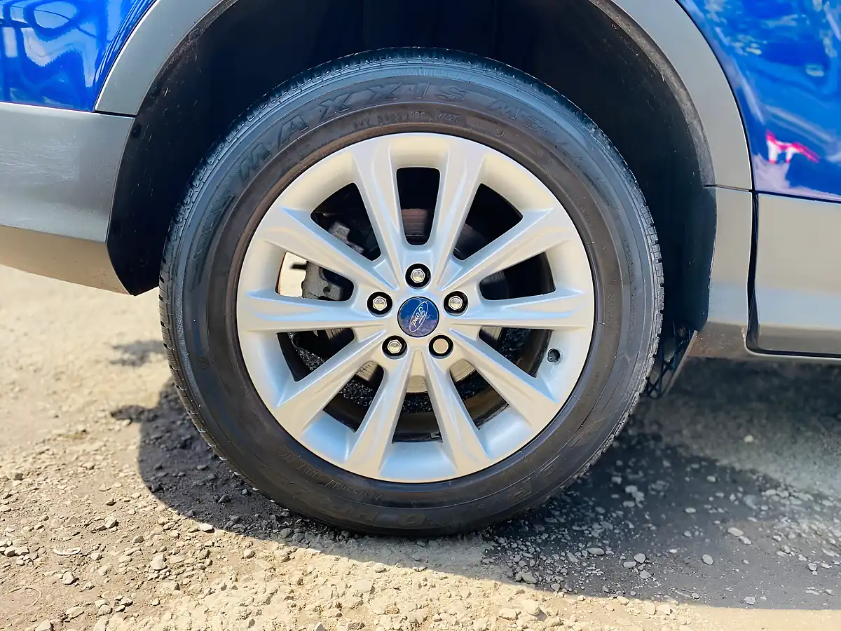 Used 2015 Ford Kuga Titanium Blue - Interior and Exterior details 12