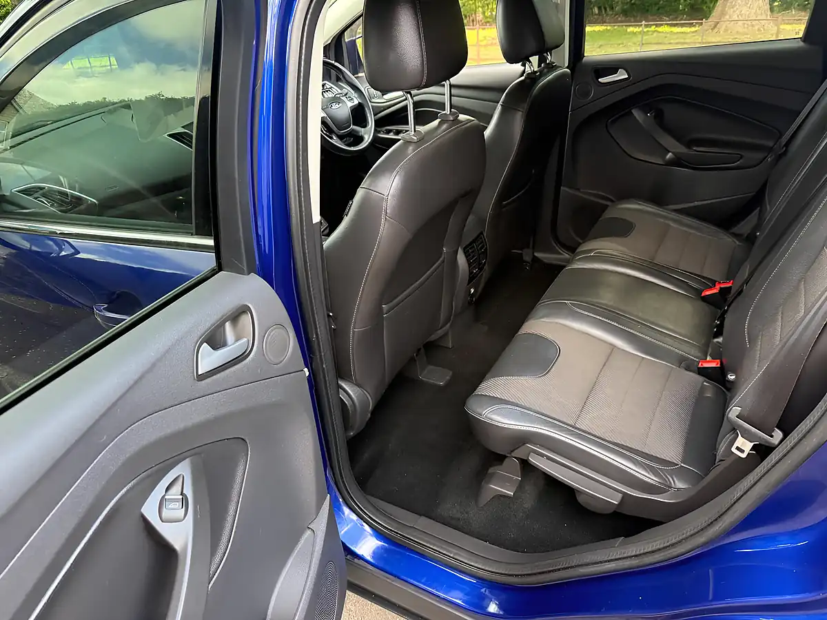 Used 2015 Ford Kuga Titanium Blue - Interior and Exterior details 4