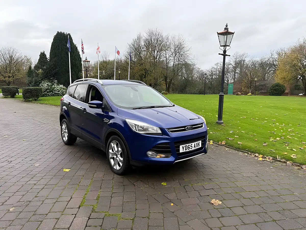 Used 2015 Ford Kuga Titanium Blue - Front View