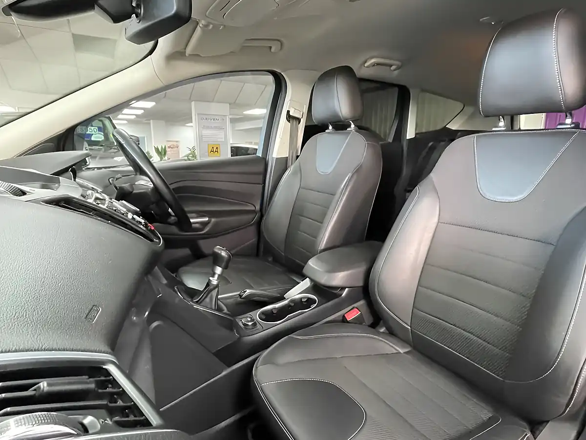 Used 2015 Ford Kuga Titanium Deep Impact Blue - Interior and Exterior details 17