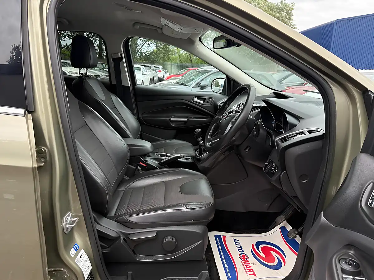 Used 2015 Ford Kuga Titanium Green - Interior and Exterior details 10