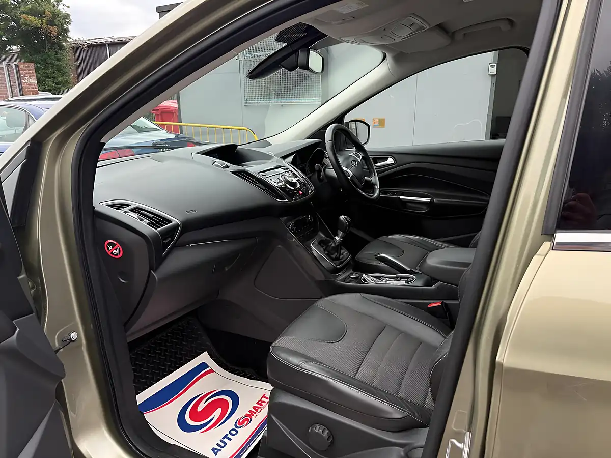 Used 2015 Ford Kuga Titanium Green - Interior and Exterior details 11