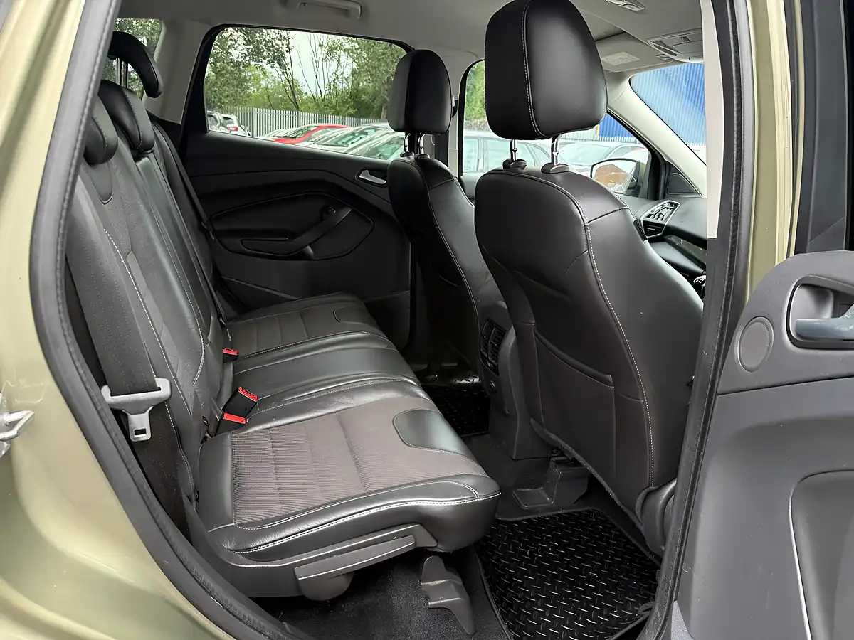 Used 2015 Ford Kuga Titanium Green - Interior and Exterior details 13