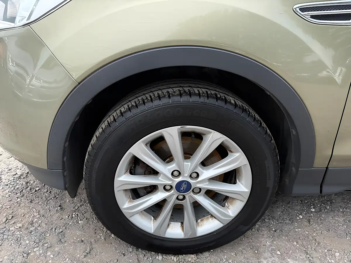 Used 2015 Ford Kuga Titanium Green - Interior and Exterior details 19