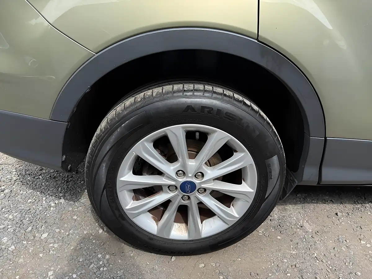Used 2015 Ford Kuga Titanium Green - Interior and Exterior details 20