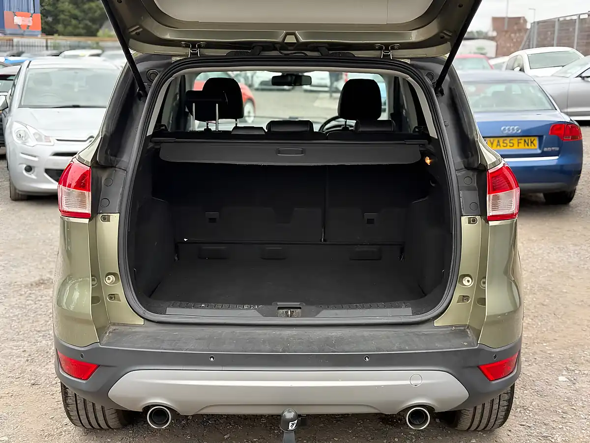 Used 2015 Ford Kuga Titanium Green - Interior and Exterior details 7
