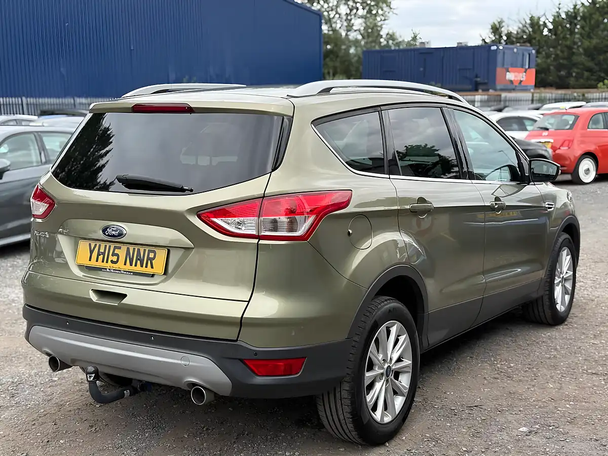 Used 2015 Ford Kuga Titanium Green - Interior and Exterior details 8