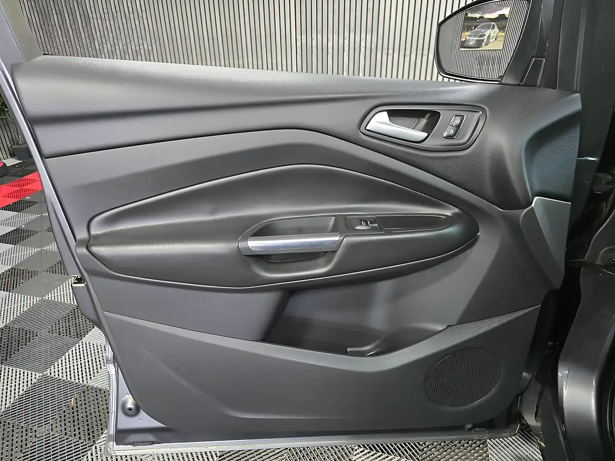 Used 2015 Ford Kuga Titanium Grey - Interior and Exterior details 11