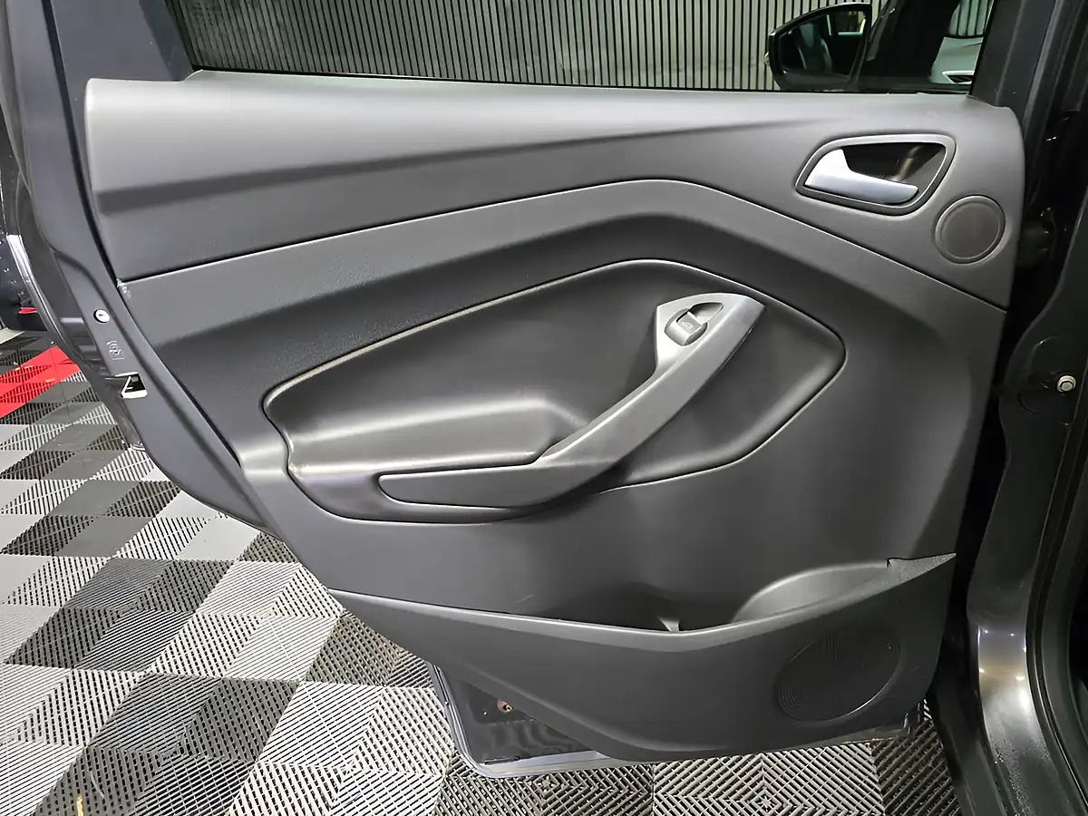 Used 2015 Ford Kuga Titanium Grey - Interior and Exterior details 13