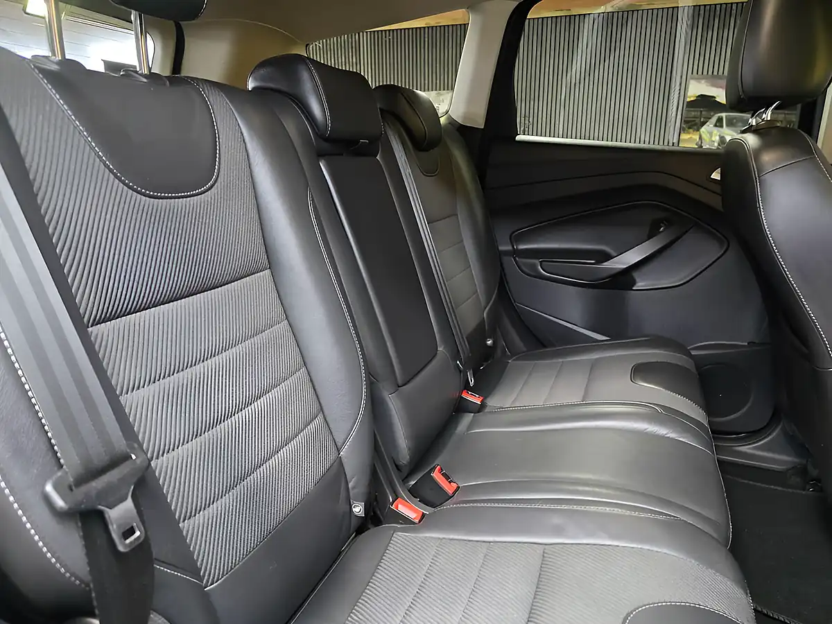 Used 2015 Ford Kuga Titanium Grey - Interior and Exterior details 17