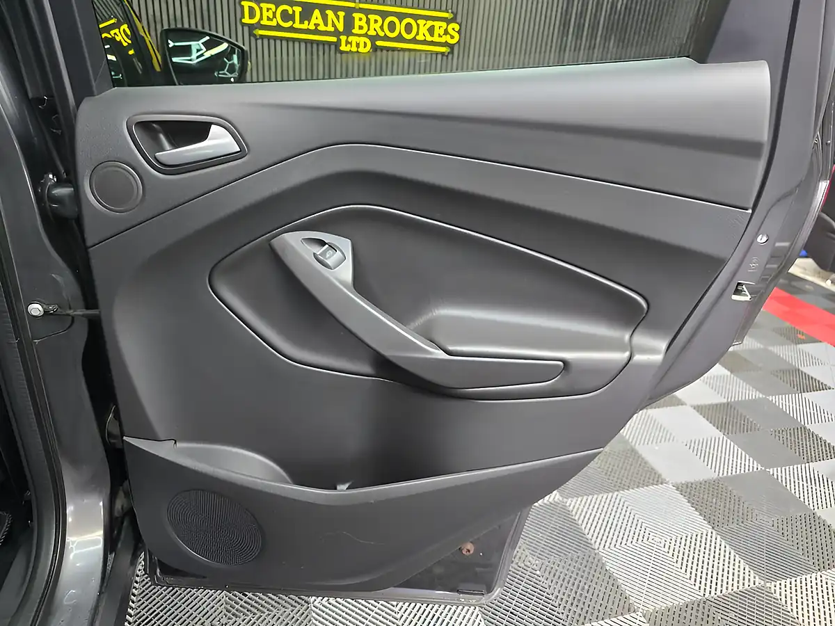 Used 2015 Ford Kuga Titanium Grey - Interior and Exterior details 18