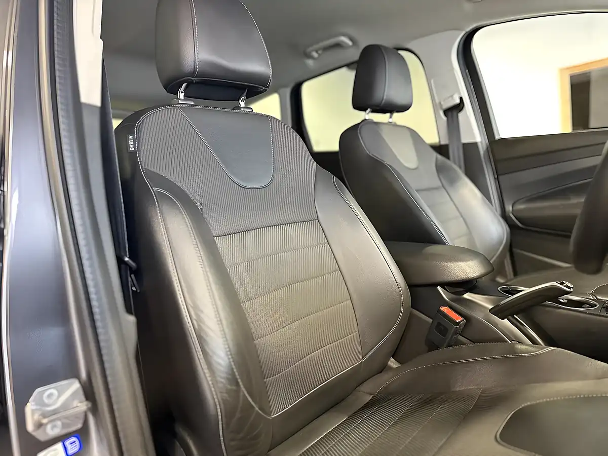 Used 2015 Ford Kuga Titanium Grey - Interior and Exterior details 11