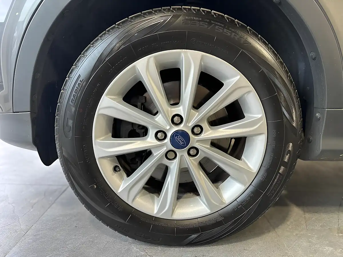 Used 2015 Ford Kuga Titanium Grey - Interior and Exterior details 17