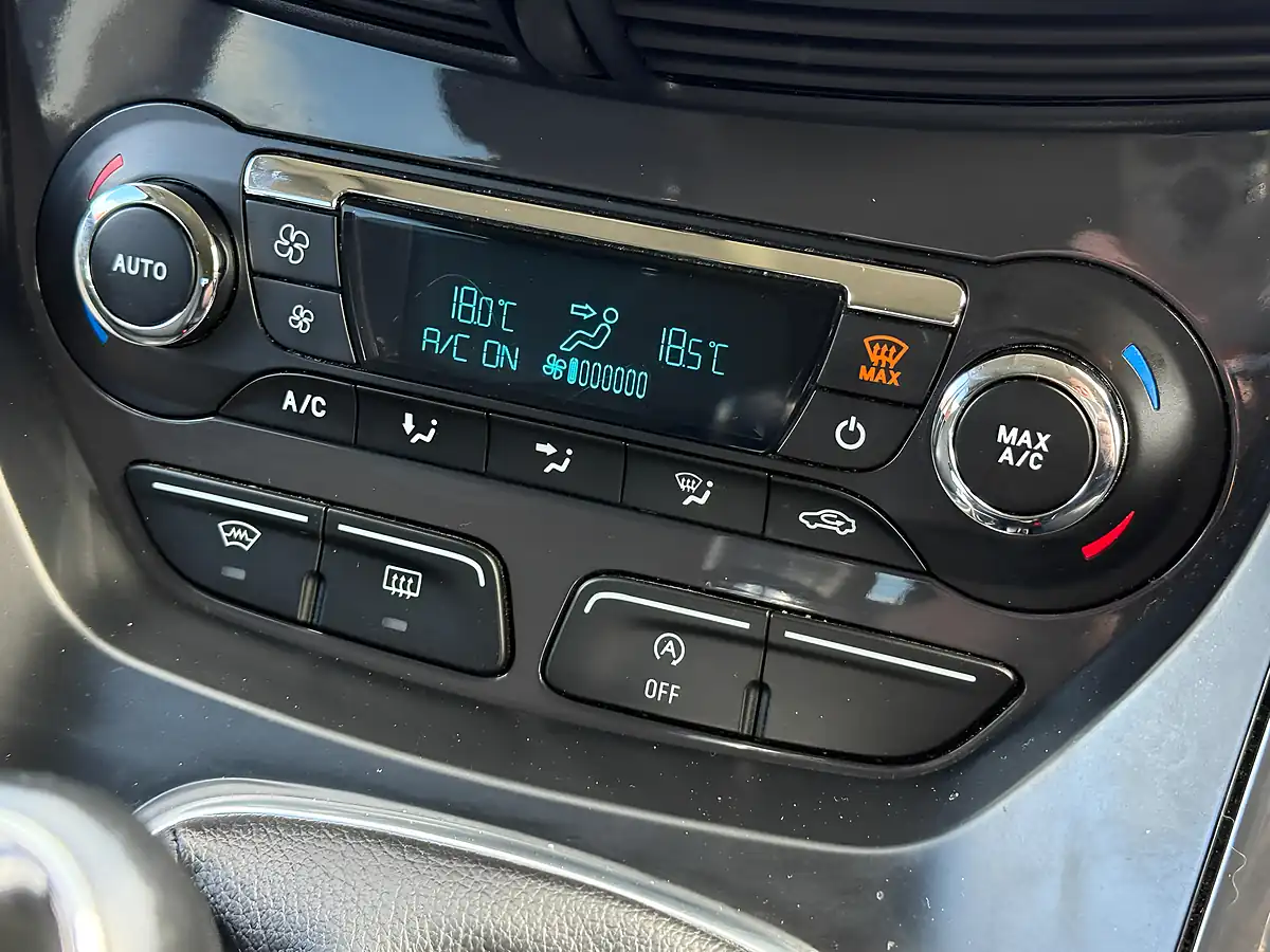 Used 2015 Ford Kuga Titanium Grey - Interior and Exterior details 11